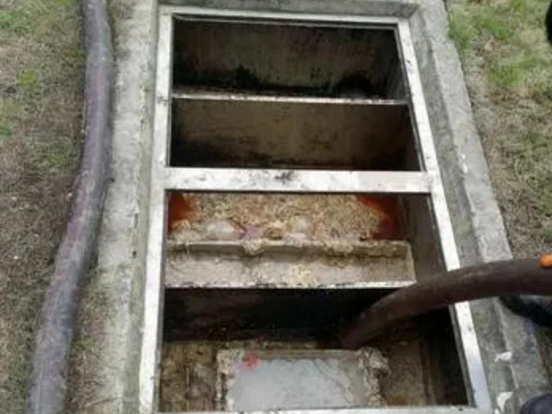 尖峰镇隔油池清理