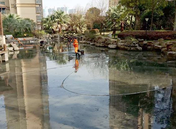 尖峰镇景观池淤泥清理